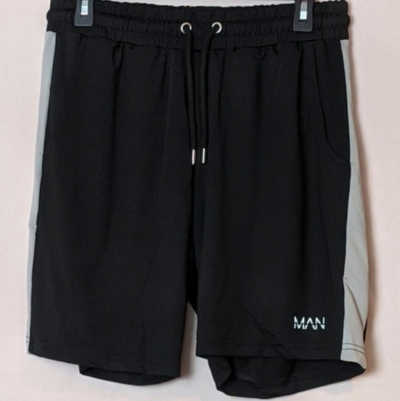 Boohoo Man Black Mid Length Athletic Shorts with Side Stripe size Medium - Picture 1 of 7
